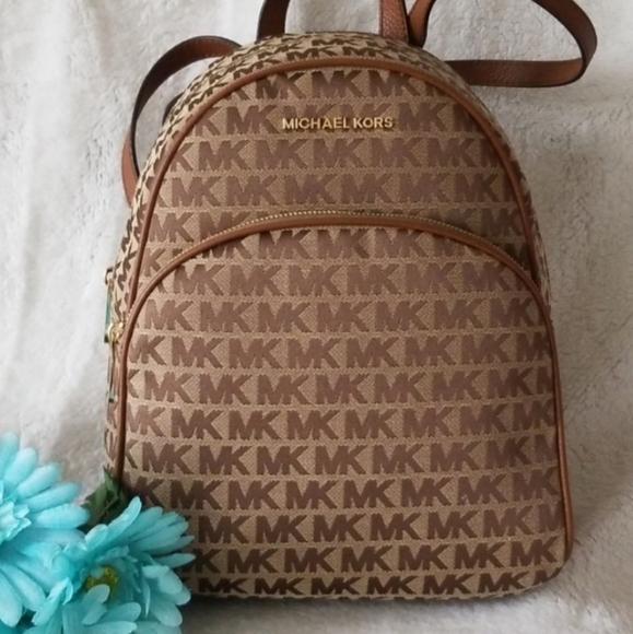 Michael Kors Handbags - 🔥NWT Michael Kors Medium Abbey Bagpack Ebony🔥